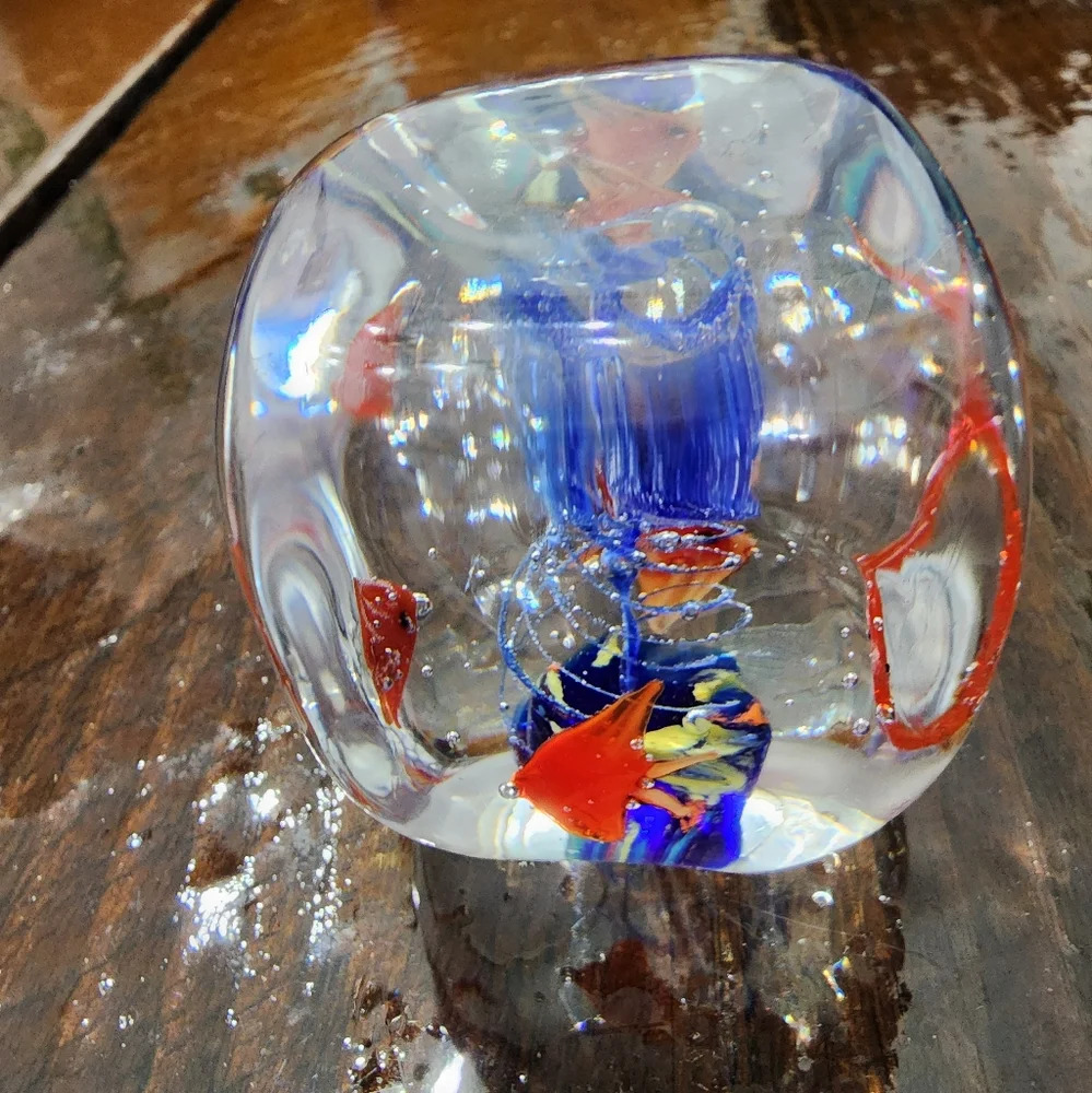 🐠📃⚖️ Paperweight by Dynasty Gallery - Picture 5 of 9